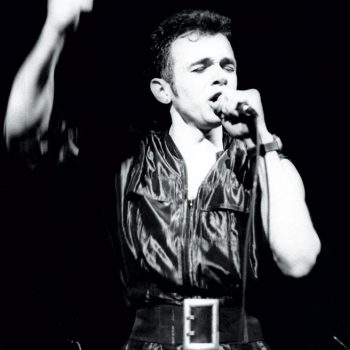 023_Patrice-poing-levé